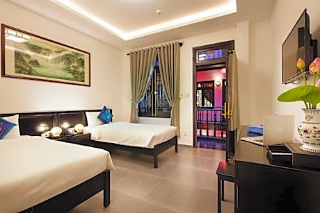 Standard Double or Twin Room with Shared Bathroom