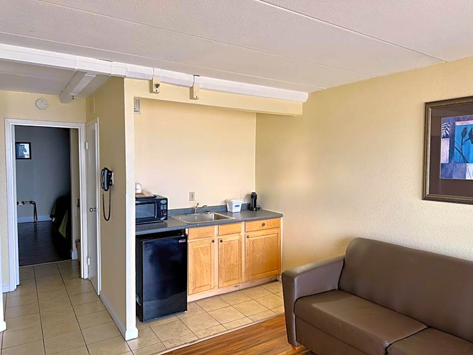 Aquarius Oceanfront Hotel
