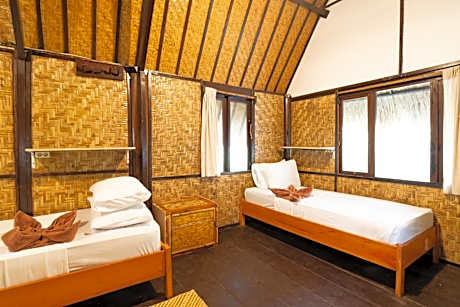 Single Bed in Mixed Dormitory Room