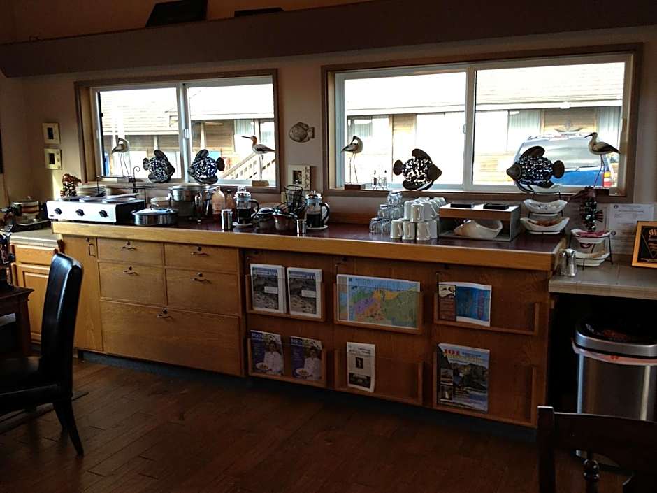 Gualala Surf Inn on the ocean bluff