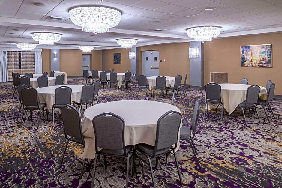DoubleTree by Hilton Hotel Utica