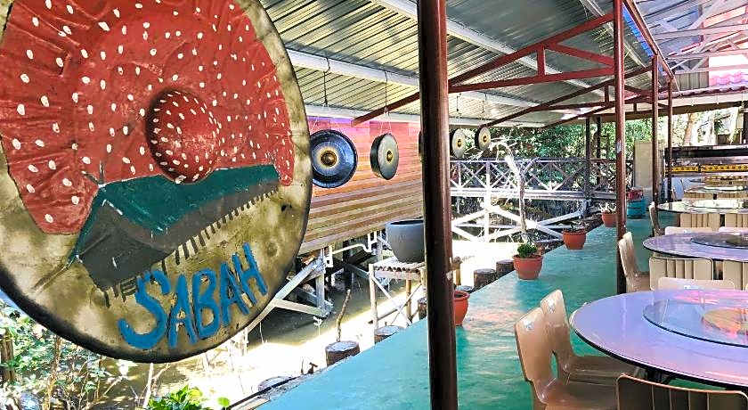 Gayang friendly water house homestay