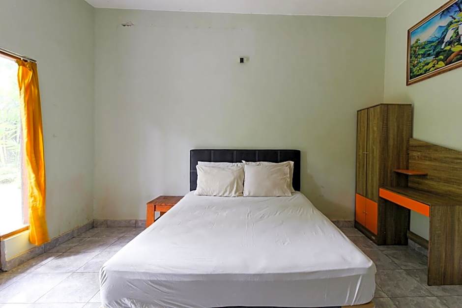 RedDoorz at Saren Anyar Homestay Lukluk