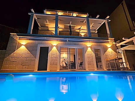 Villa LUX Apartments