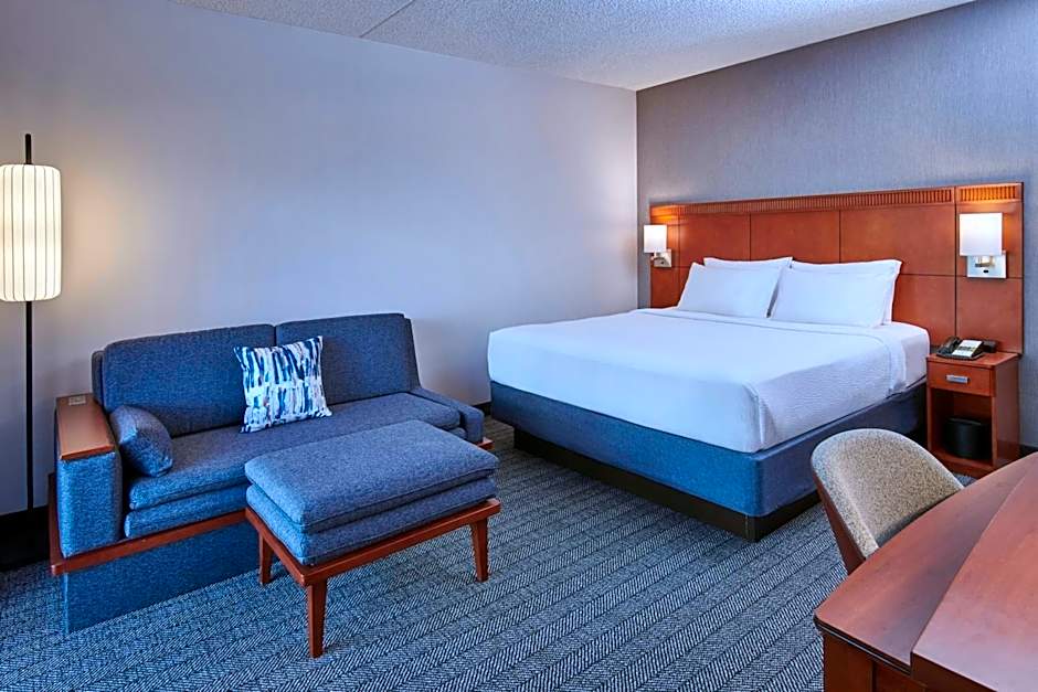 Courtyard By Marriott Detroit Metro Airport Romulus