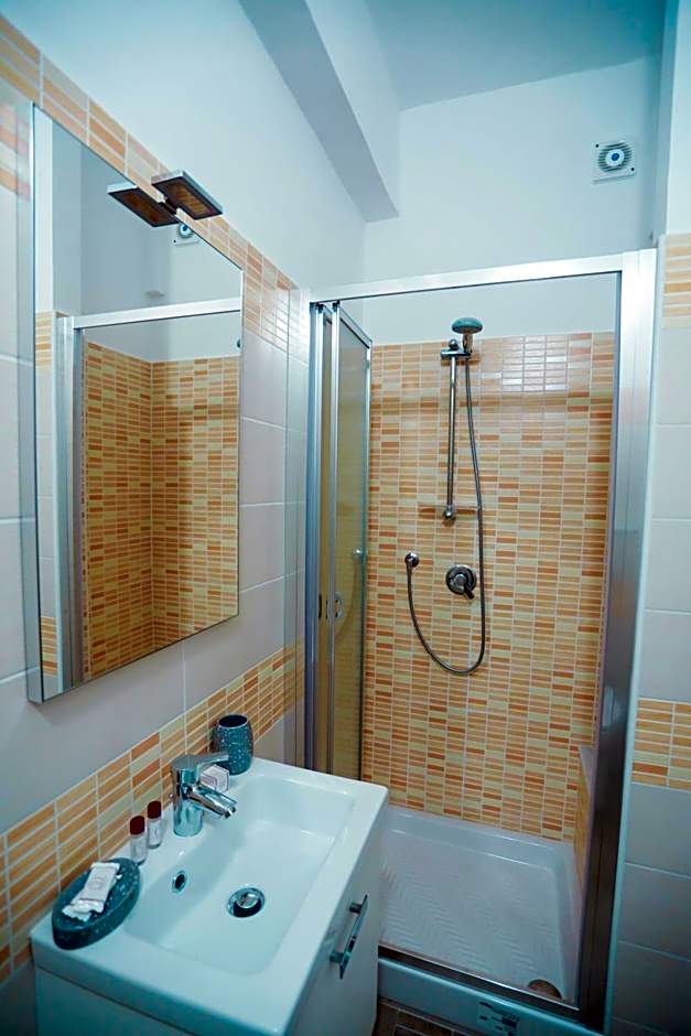 Il Viaggiatore Via Rimini Serapo