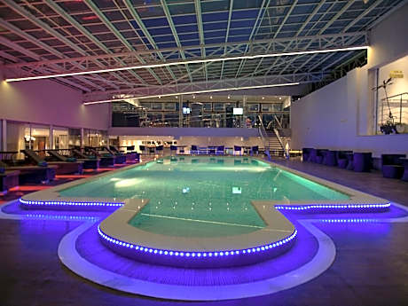 Cloud Hotel & Suites