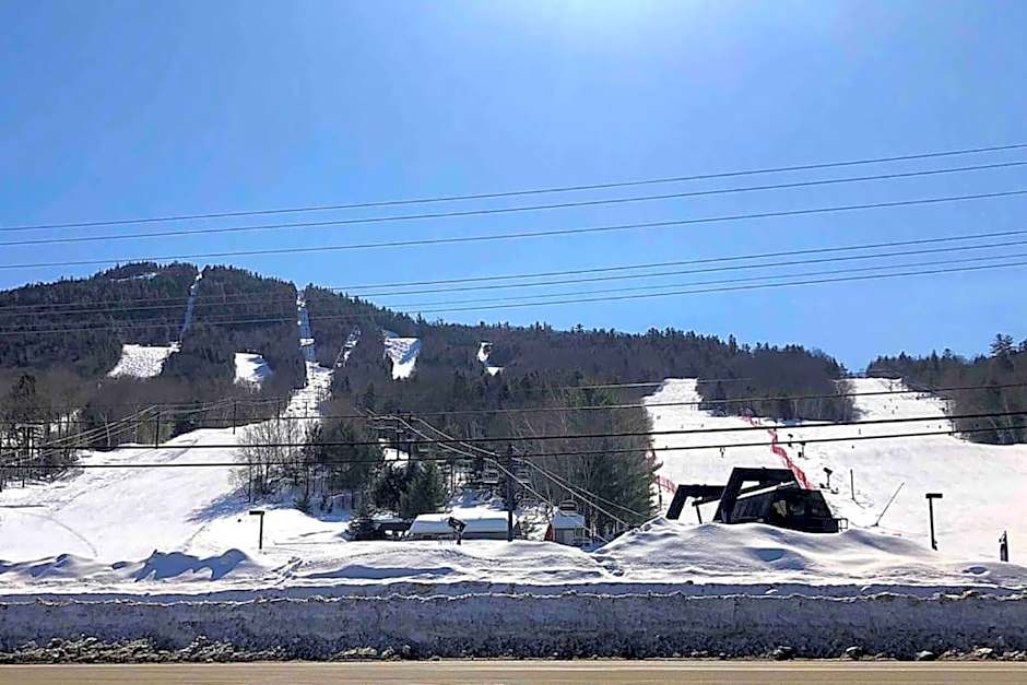 Attitash Mountain Village Studio - Slope View - Ski - Storyland