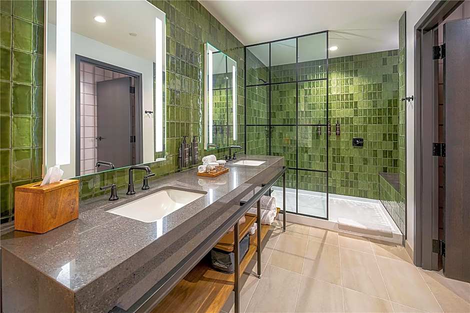 The Key Hotel Dubuque, Tapestry Collection by Hilton