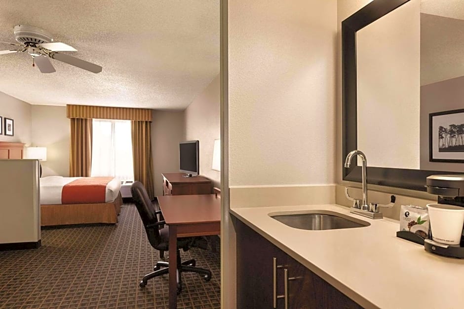 Country Inn & Suites by Radisson, Lawrenceville, GA