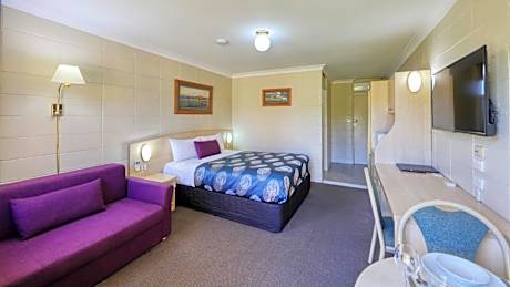 Deluxe Queen Room with Sofa Bed