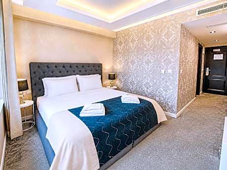 Lux Double Room with Tsarevets View - Free Spa Access