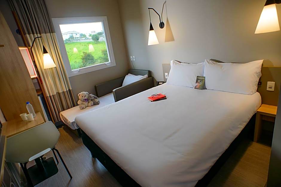 Ibis Itatiba