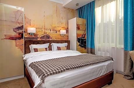 One-Bedroom Apartment with Balcony