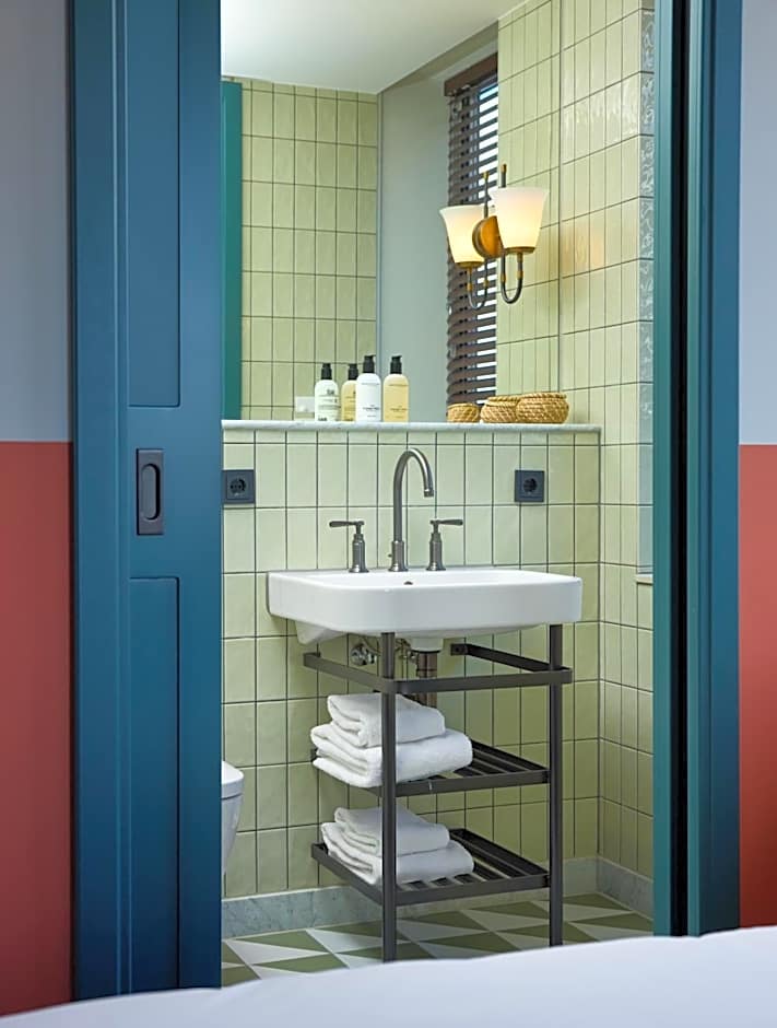 The July - Boat & Co