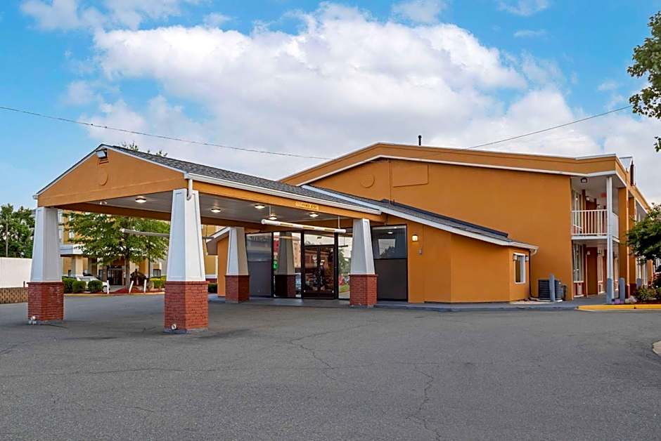 Quality Inn Fredericksburg near Historic Downtown
