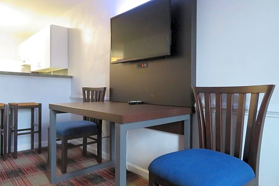 Luxbury Inn & Suites