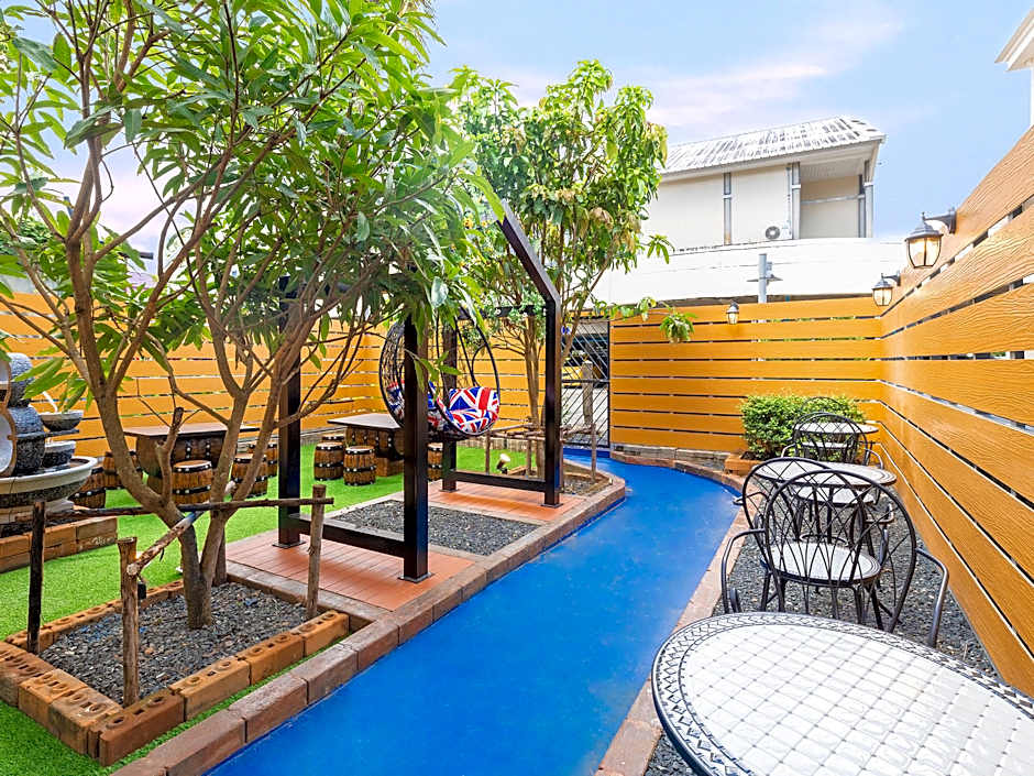 Marco Polo Phuket Poshtel & Bistro