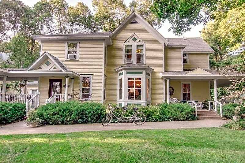 Bellaire Bed  Breakfast