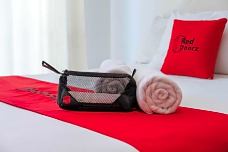 RedDoorz Plus @ Lumberio's Travel Inn and Resort Mauban