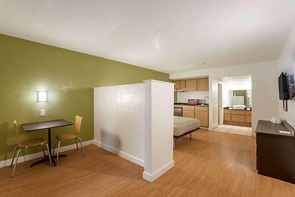Motel 6 Hemet