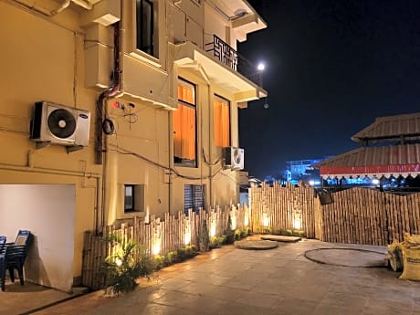 HOTEL THE PRIMIUM