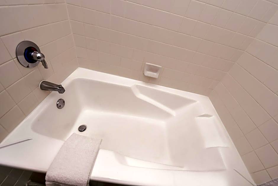 Azure Hotel & Suites Ontario, A Trademark Collection Hotel