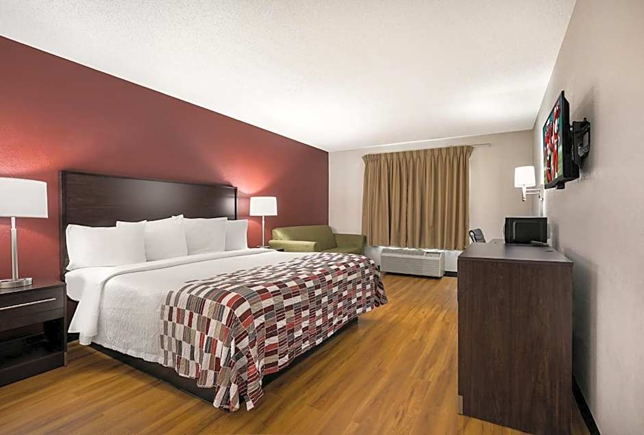 Red Roof Inn & Suites Knoxville East