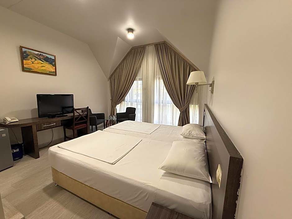 Yerevan Deluxe Hotel