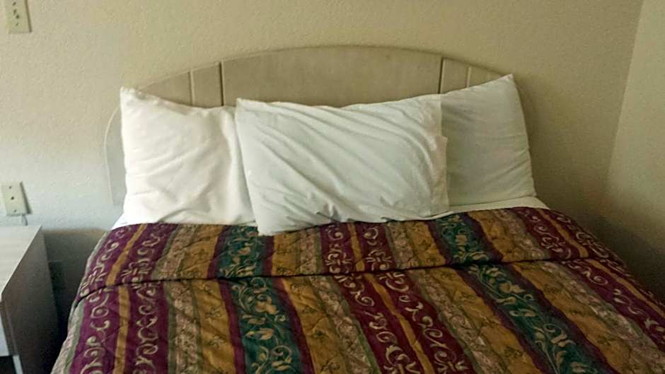 Photo 1 of 5 of 2 Queen Beds, Nonsmoking