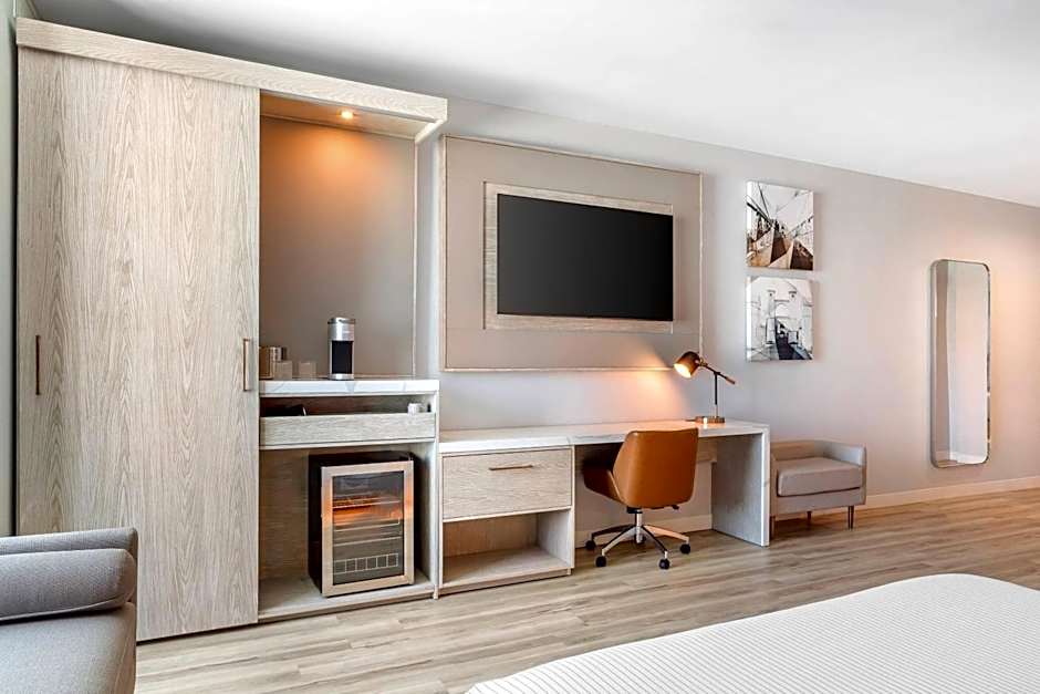 Cambria Hotel Waco University Riverfront