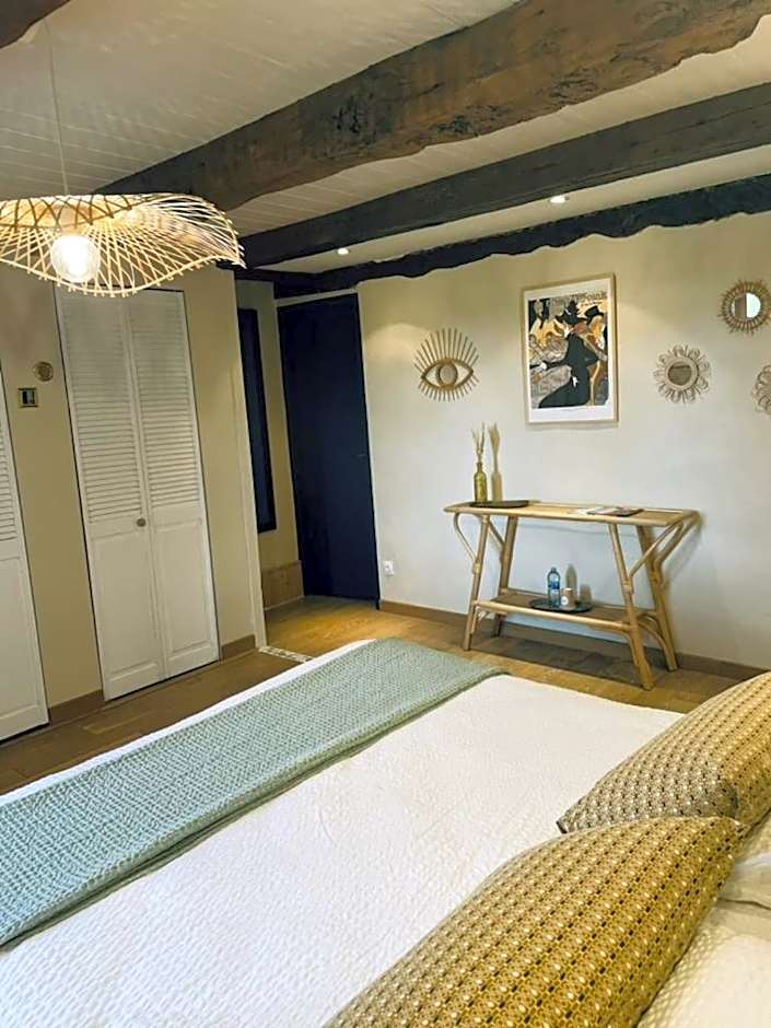 Double Room with Private Bathroom — 5 fotoğraftan 1. fotoğraf