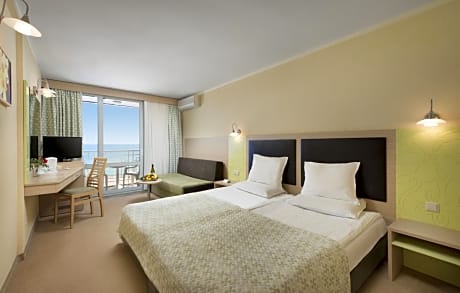 Double or Twin Room with Sea View