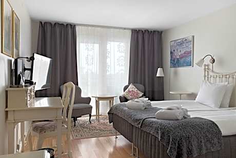 Superior Double Room with Balcony - Non-Smoking