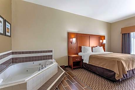 King Room with 1 Person Whirlpool-In Bath - Accessible/Non-Smoking