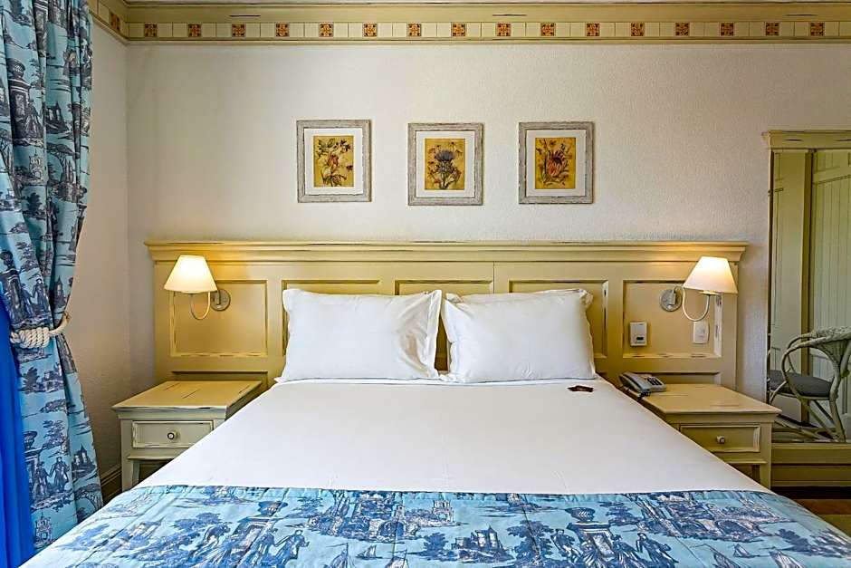 Beachfront Studios at IL Campanario Resort ILCTOP