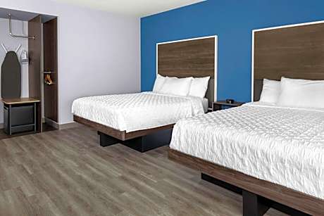 Queen Room with Two Queen Beds and Roll-In Shower - Mobility Access/Non-Smoking