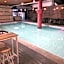 Townhouse Oak Vera Hotel Near Clark International Airport