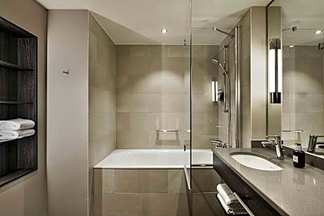 Family Suite, Suite, 1 Queen, Sofa bed, Corner room