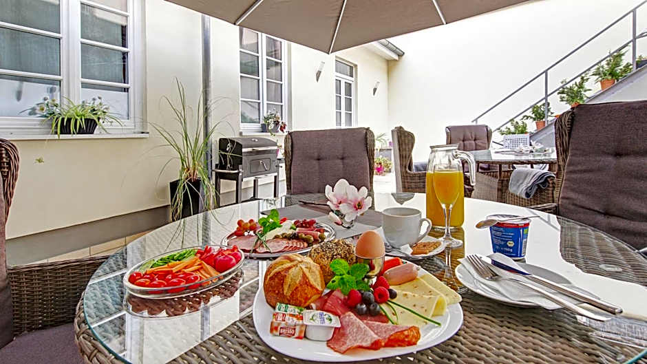 Boutique-Hotel Kronenstuben - unschlagbare Zentrumsnähe direkt am Marstall & Marktplatz - Schloss in 3 Min - Frühstück - Langzeitmiete