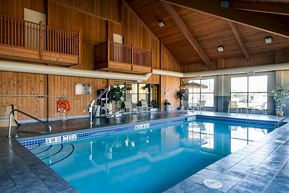 Quality Inn & Suites Oakwood Village - Cleveland South