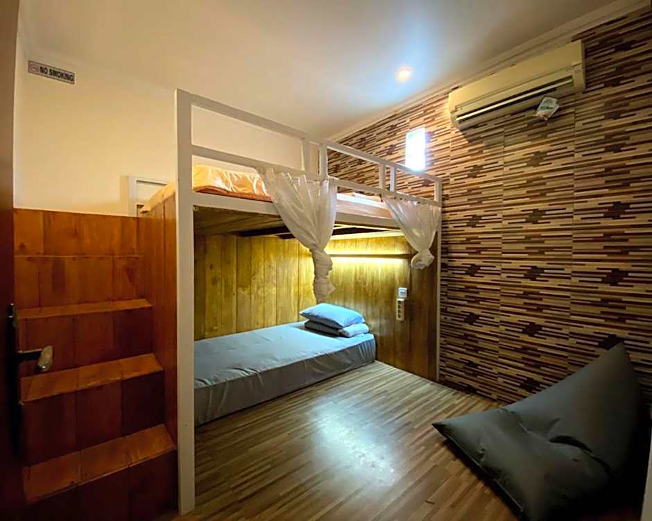 Dong Paloh Hostel
