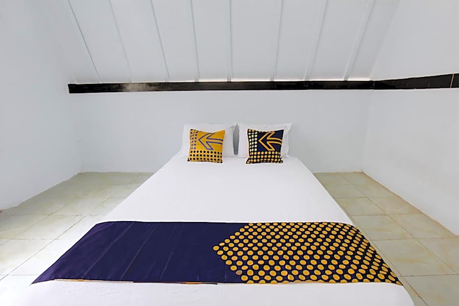 OYO Life 93154 White Kos Jenggala