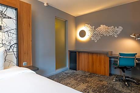 Family Room (3 Adults)