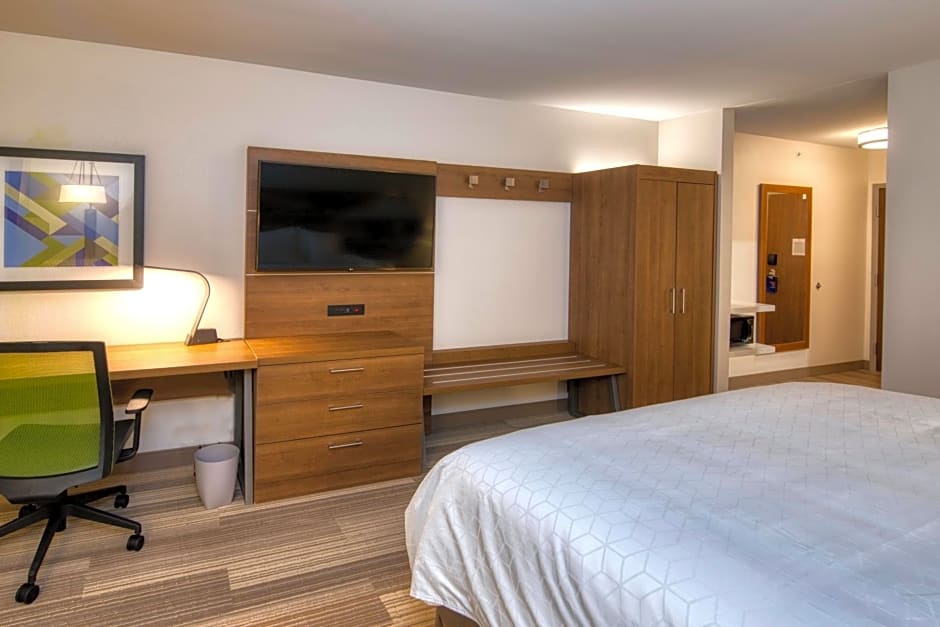 Holiday Inn Express & Suites - Omaha Downtown - Airport, an IHG Hotel