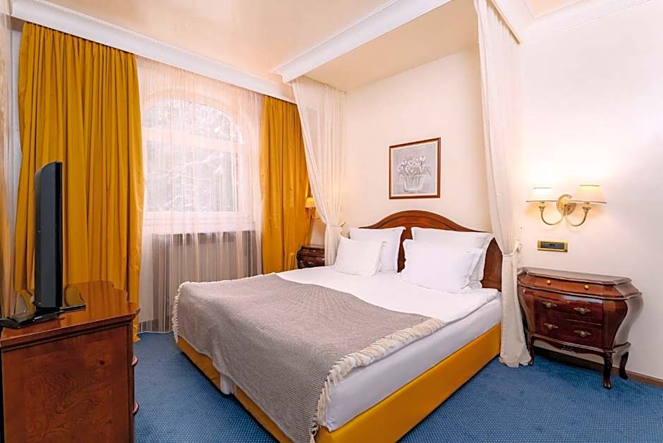 Festa Winter Palace Hotel