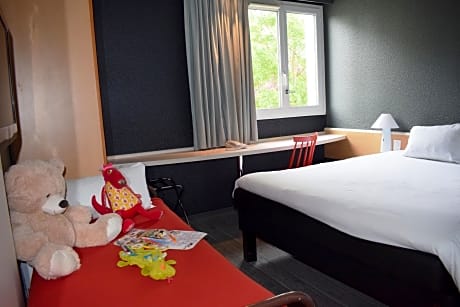 Triple Room With A Double Bed And An Extra Single Bed For 1 Child