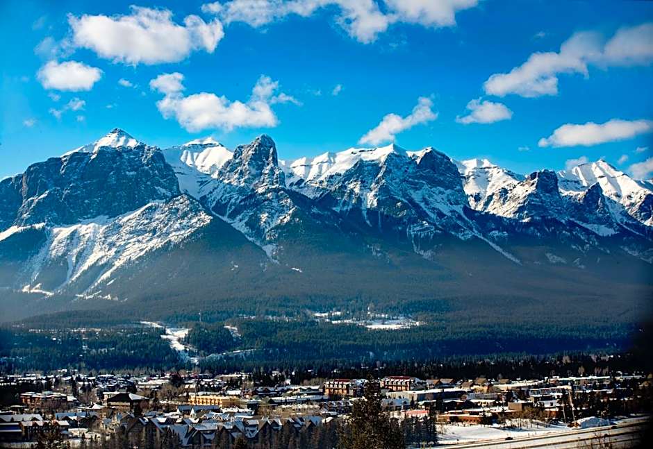 Coast Canmore Hotel & Conference Centre