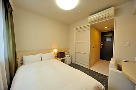 Small Double Room - Smoking - No Daily Cleaning