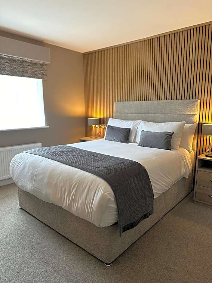 Castle Varagh Hotel & Bar